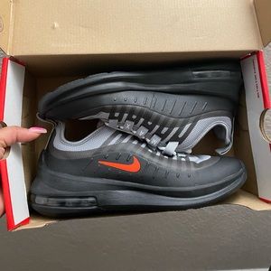 Nike Air Max axis